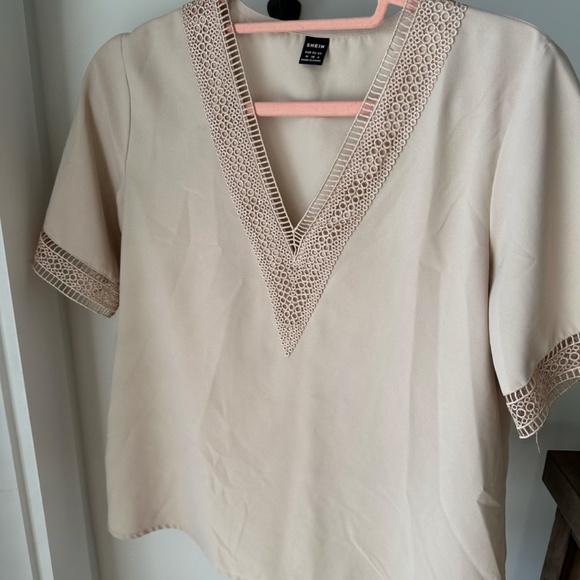 Cream & Gold V-Neck - Picture 3 of 5